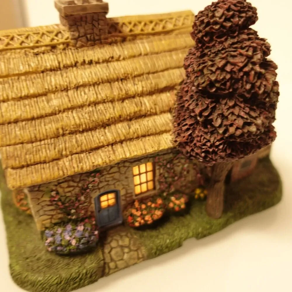 Hawthorne Village Thomas Kinkade Lamplight Tea Room 79985 with Lights and Figure